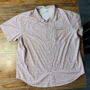 Men’s Columbia short sleeve button front shirt. Size XXL